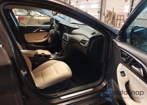 2017 Infiniti Qx30 Premium z USA, uszkodzony, nr VIN SJKCH5CR6HA032306